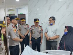 Wakapolda Sumbar Kunjungi Korban Laka Lantas Padang Panjang di RS Islam Ibnu Sina