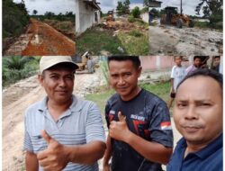 Pj Kades Mentulik Aspan Ritonga Pimpin Gotong Royong Bersama Warga, Sempena Hari Jadi Kampar ke-76