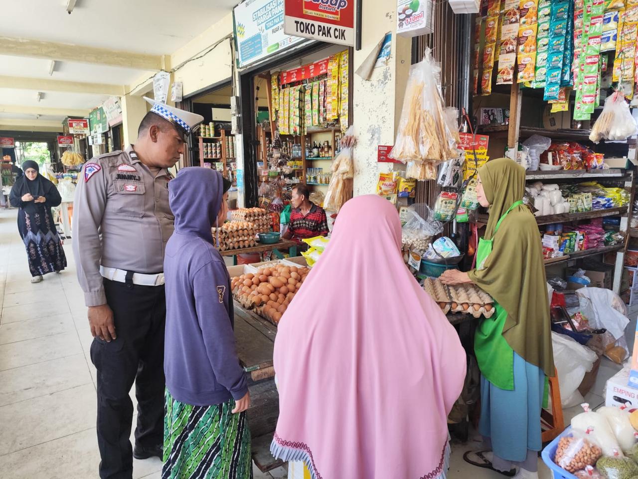 Polsek Limapuluh Pekanbaru Petakan Pergerakan Harga Sembako di Pasar Tradisional