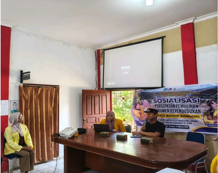  | Tim Pengabdian UNP Bantu Pemulihan Dokumen Kependudukan Korban Banjir Bandang di Pariaman Selatan