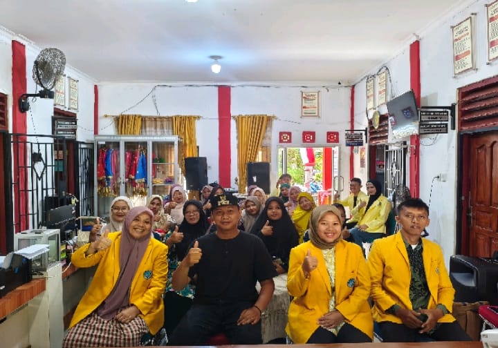 | Tim Pengabdian UNP Bantu Pemulihan Dokumen Kependudukan Korban Banjir Bandang di Pariaman Selatan