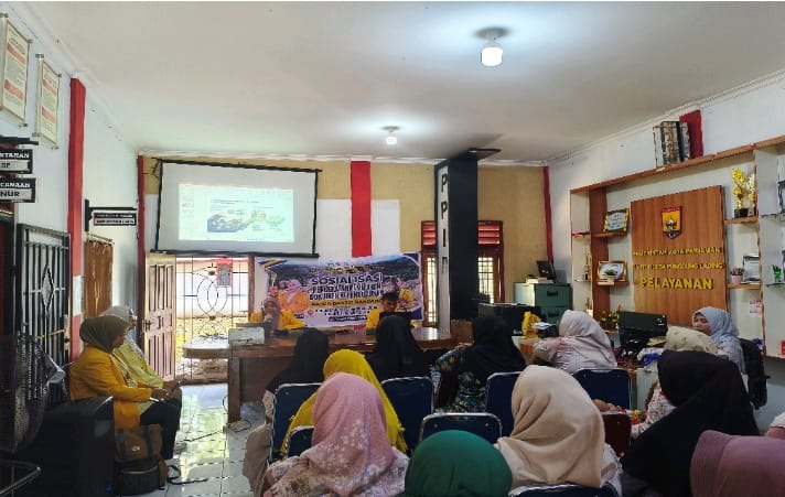  | Tim Pengabdian UNP Bantu Pemulihan Dokumen Kependudukan Korban Banjir Bandang di Pariaman Selatan